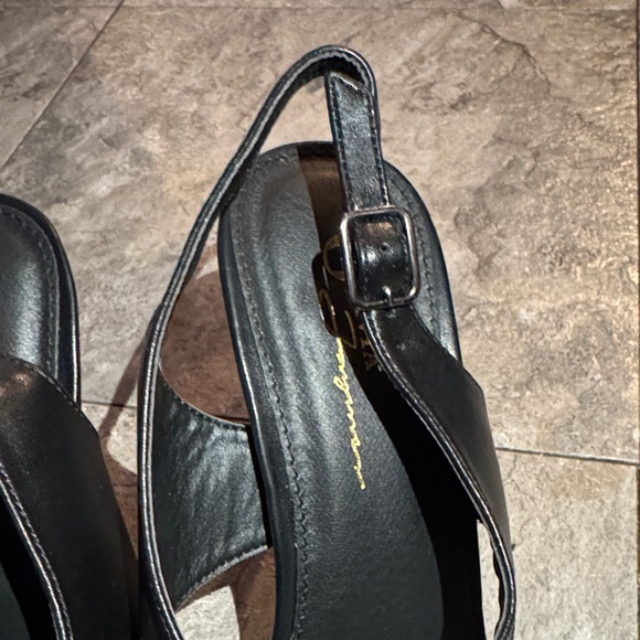 Elegant Black Leather Sandals - Picture 6 of 9